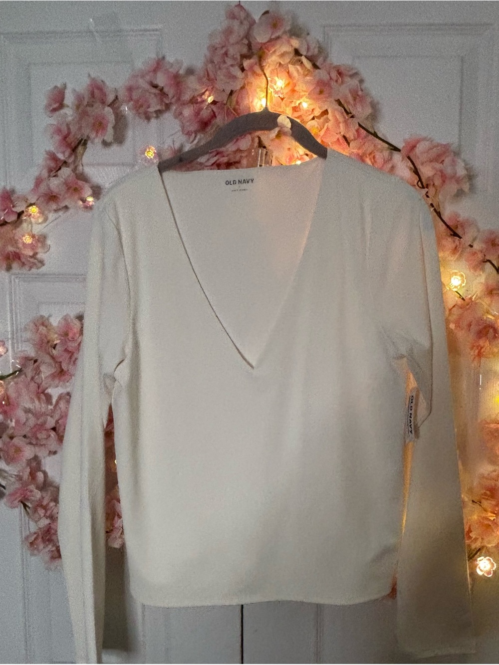 Old Navy Cream V-Neck Long Sleeve Top NWOT